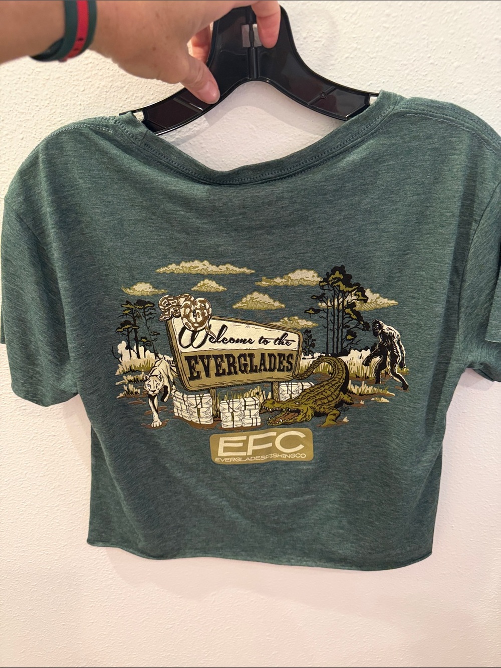 EVERGLADES FISHING CO Cropped Crew Neck Tee in Heather Forest Green - Picture 2 of 2